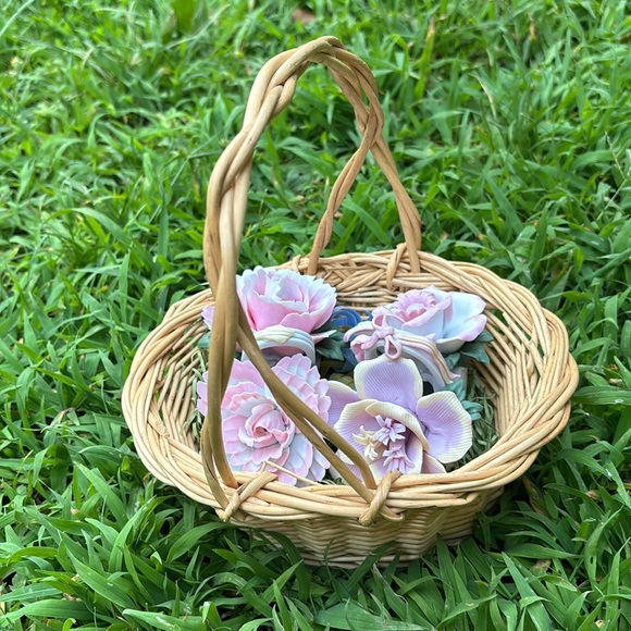 VINTAGE FLOWERS BASKET - Picture 12 of 16